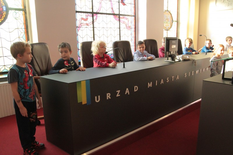 Przedszkolaki dekorowały nas kotylionami