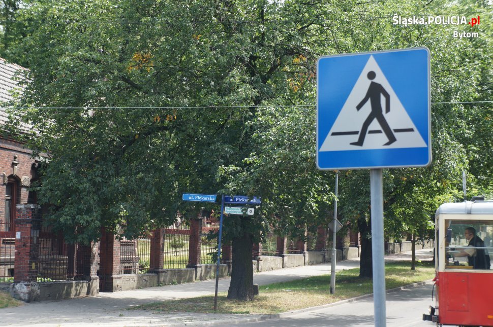 Potrącenie pieszego na pasach przez ciężarówkę