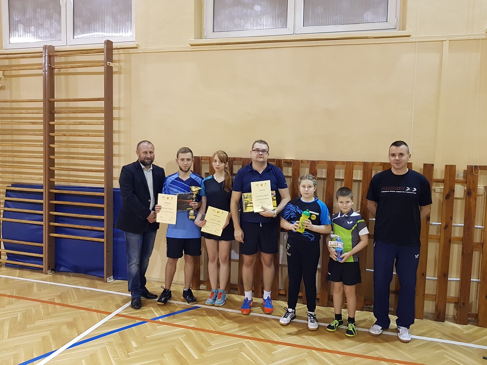 Laureaci Turnieju Tenisa Stołowego z okazji 100 - lecia odzyskania Niepodległości