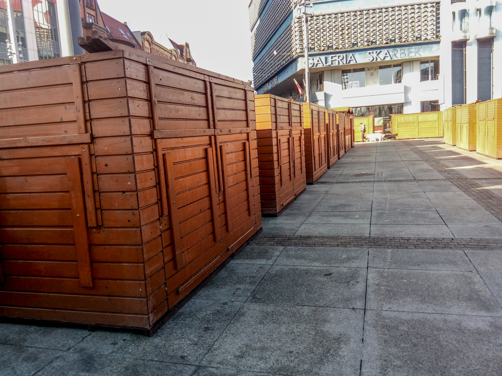 Choinka już jest, budują lodowisko... święta idą!