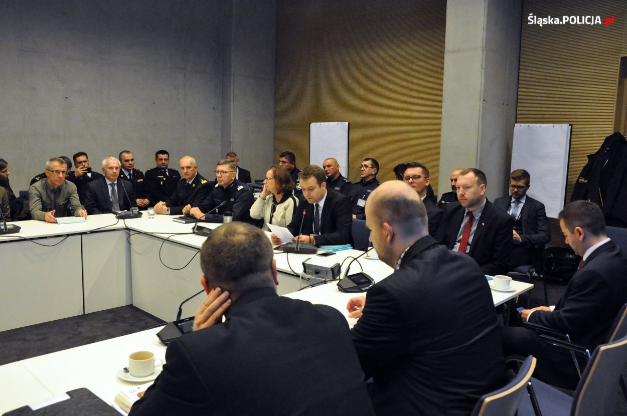 Przedstawiciele policji i ONZ podpisali porozumienie.