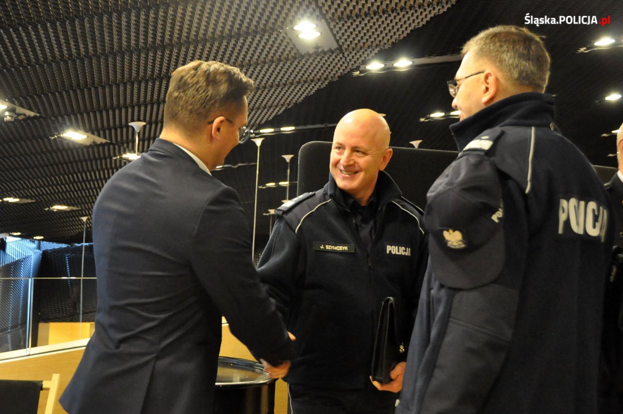 Przedstawiciele policji i ONZ podpisali porozumienie.