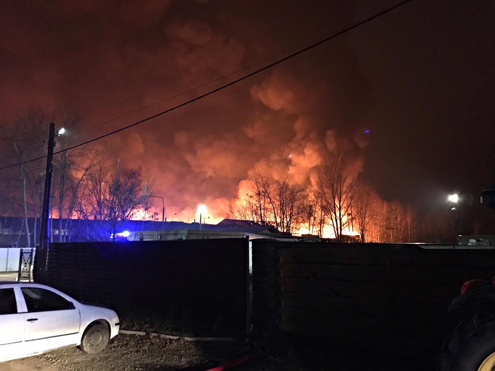 Na terenie firmy recyklingowej przy ulicy Kleszczowskiej w Żorach wybuchł pożar