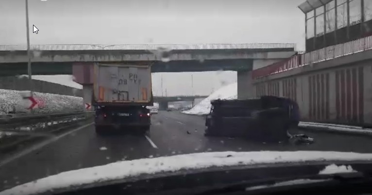 Poważny wypadek na DTŚ - uważajcie, ślisko na drogach!