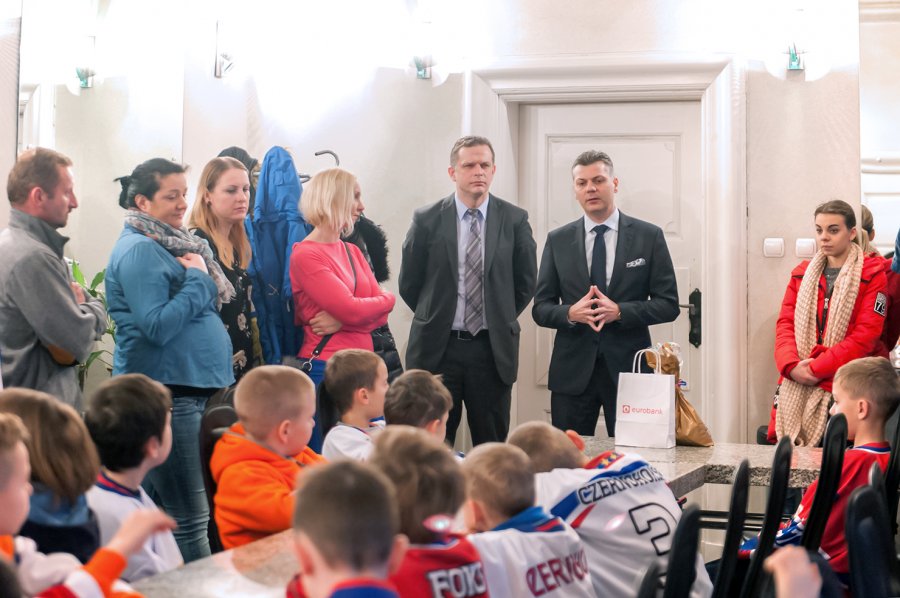 Priorytetem budowa lodowiska i szkolenie nowych kadr