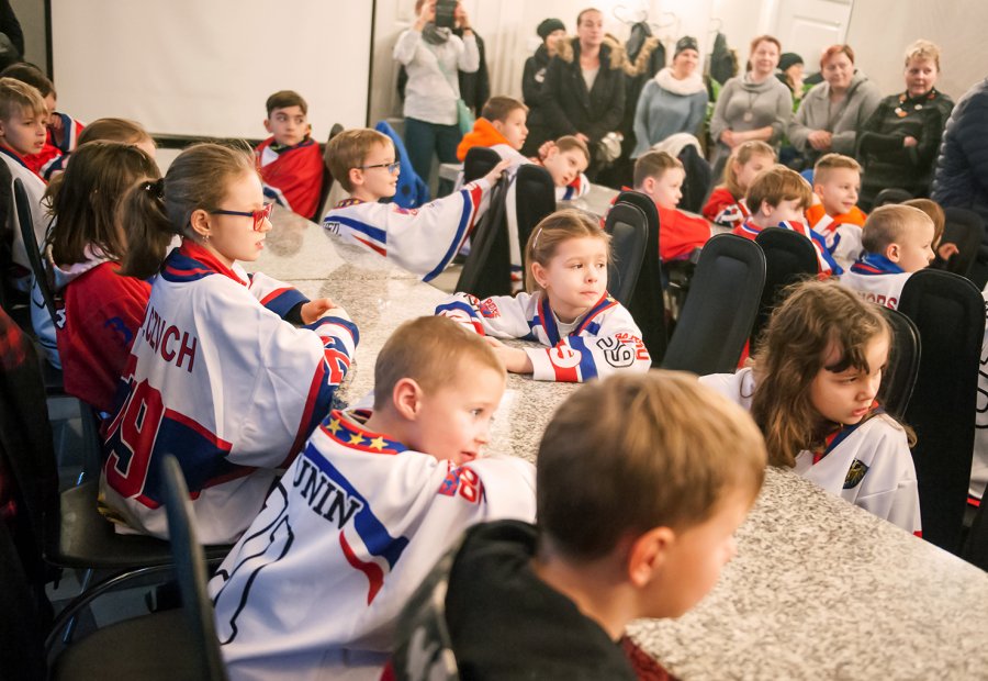 Priorytetem budowa lodowiska i szkolenie nowych kadr