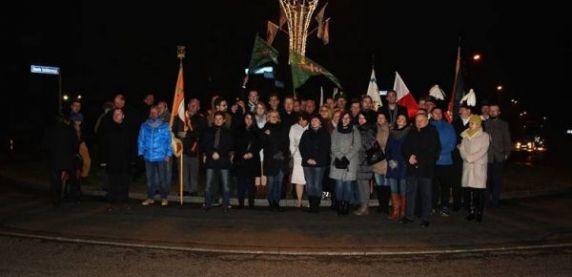 37 rocznica wprowadzenia stanu wojennego. Uroczystości przy rondzie Solidarności w Niwce