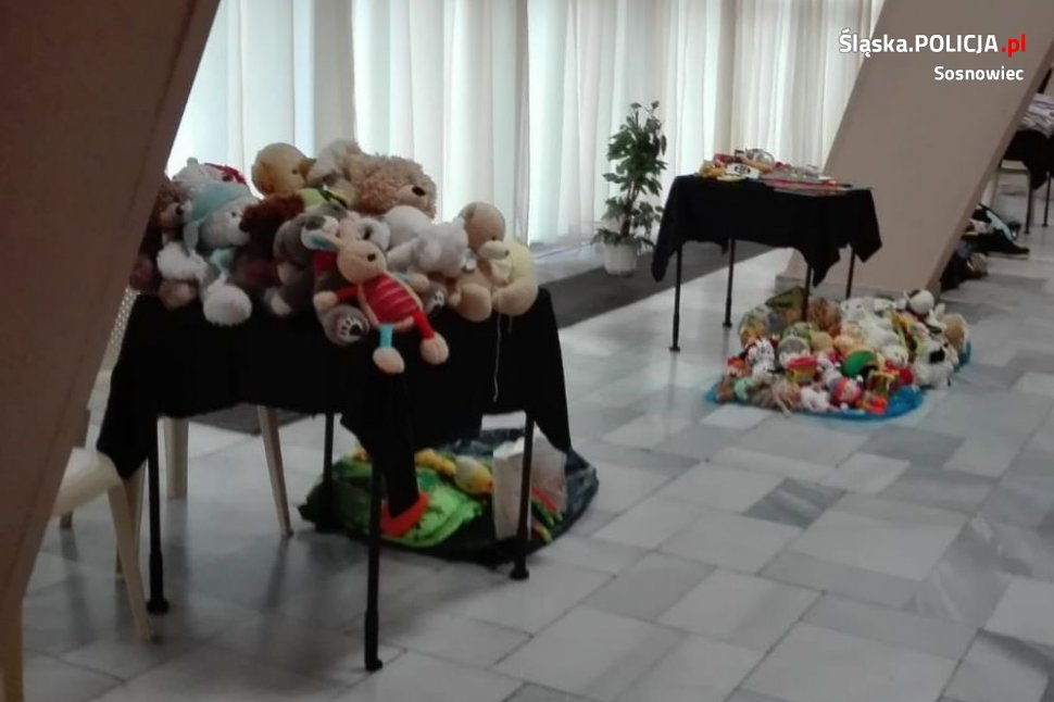 Dzielnicowe wsparły potrzebujących podczas Wigilii sosnowieckiego Caritas