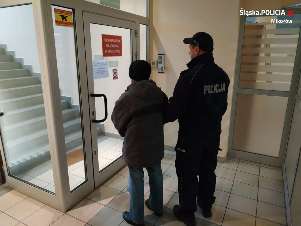 Znęcał się fizycznie i psychicznie nad 90 - letnią matką