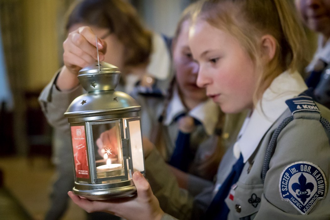 Betlejemskie Światło Pokoju trafiło w ręce radnych i władz Województwa Śląskiego