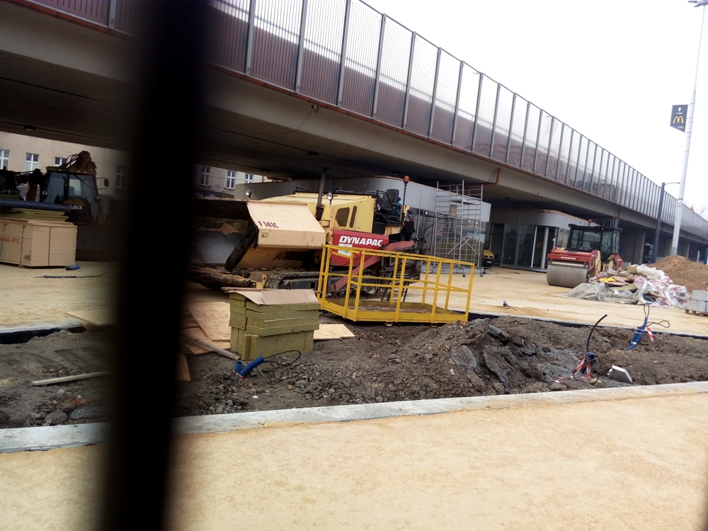 Remont rynku trwa - widać już pawilony handlowe