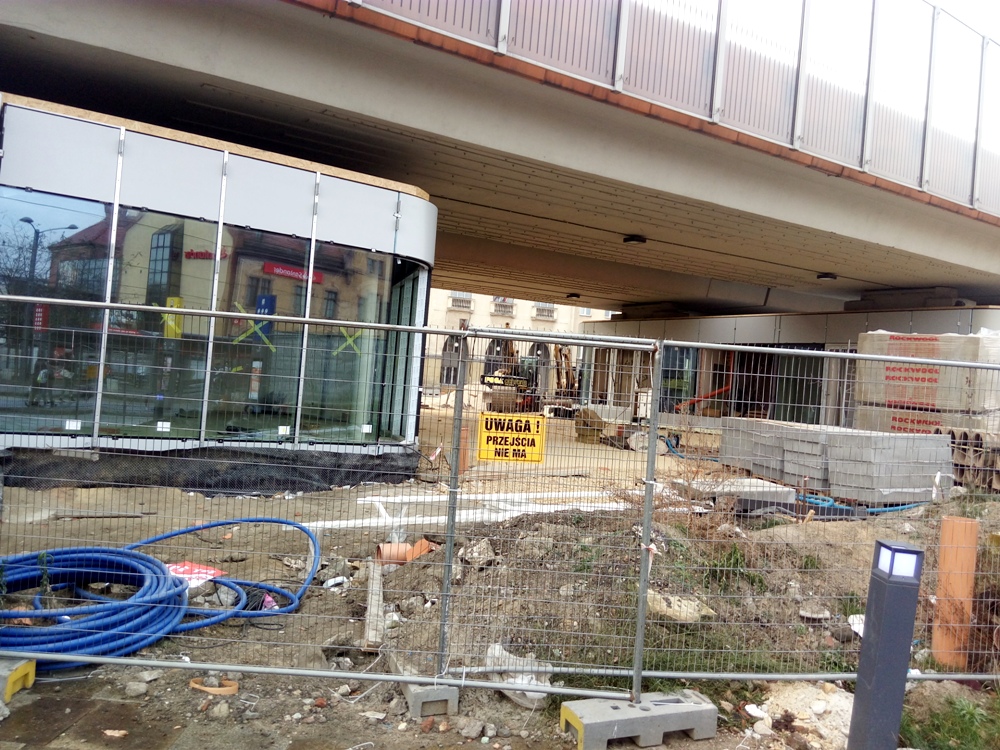 Remont rynku trwa - widać już pawilony handlowe