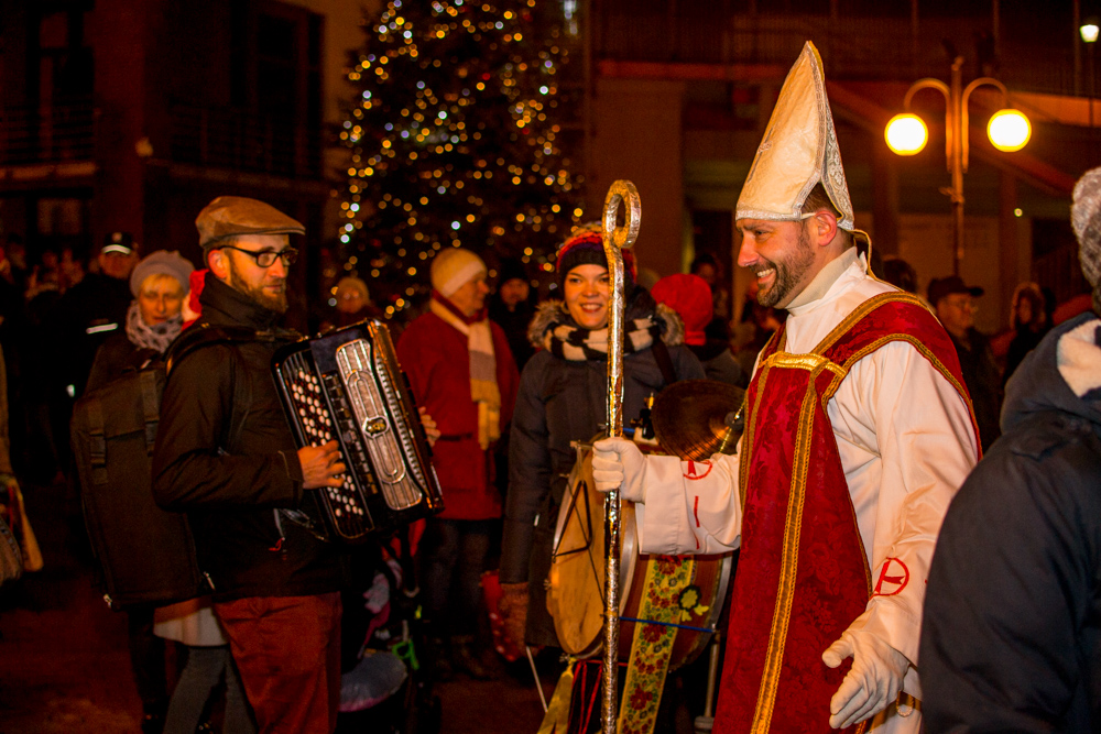 Wspólnie stroili choinkę [ZDJĘCIA]