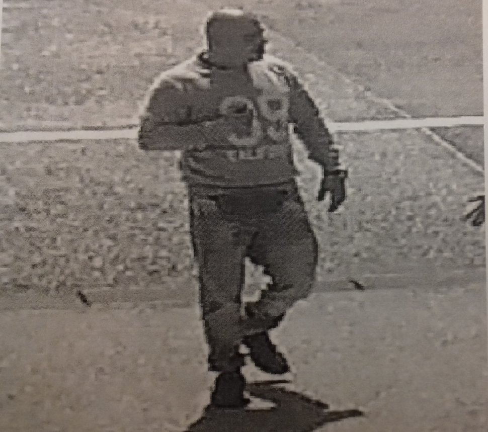 Zniszczył elewację kasy biletowej stadionu miejskiego. Rozpoznajesz go?