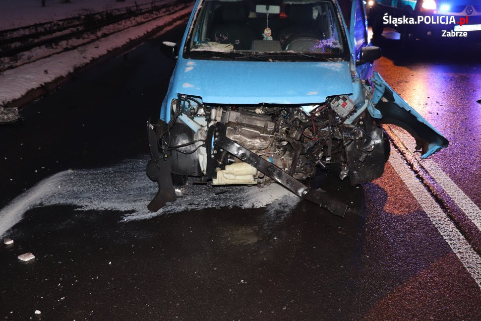 Zderzenie dwóch osobówek w Zaborzu. Apelujemy o rozwagę na drodze!