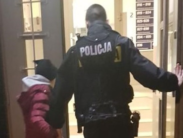 10 - latka uciekła od babci. Szczęśliwie wróciła dodomu