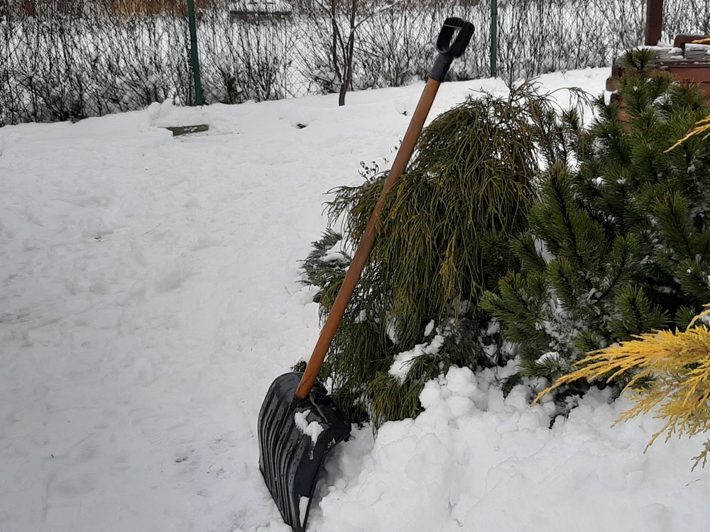 Śnieg topnieje, bo temperatura na plusie - ale uwaga! W nocy będzie mróz!