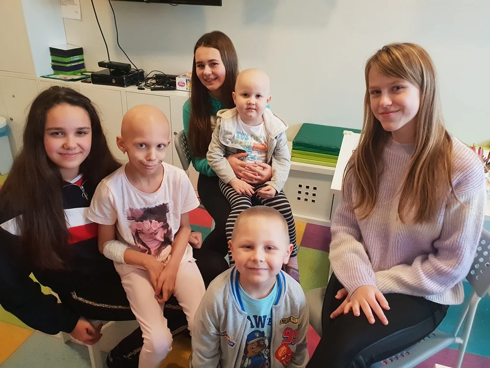 Od kilku lat, regularnie odwiedzają dziecięce oddziały onkologiczne!