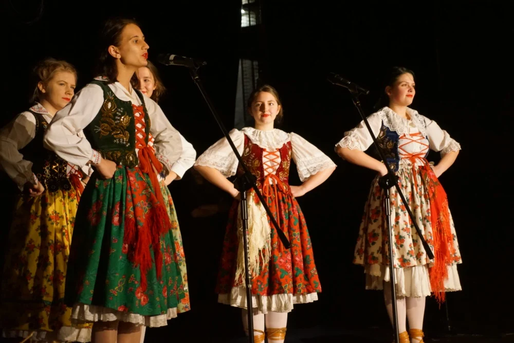 Zorganizowali koncert, by zebrać fundusze na leczenie 18-letniej Kasi