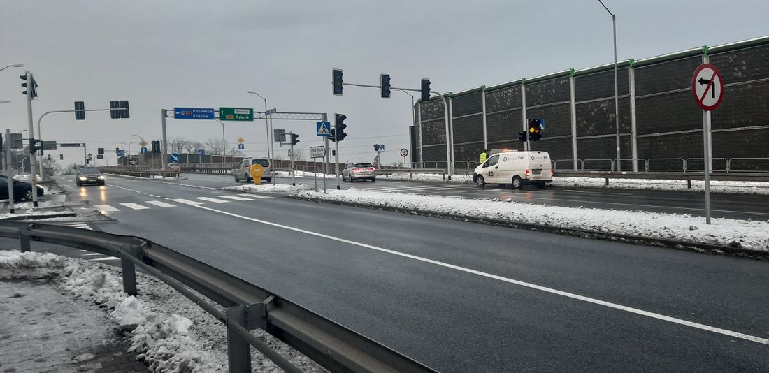 Nie działają światła przy autostradzie - na razie ruch odbywa się bez przeszkód