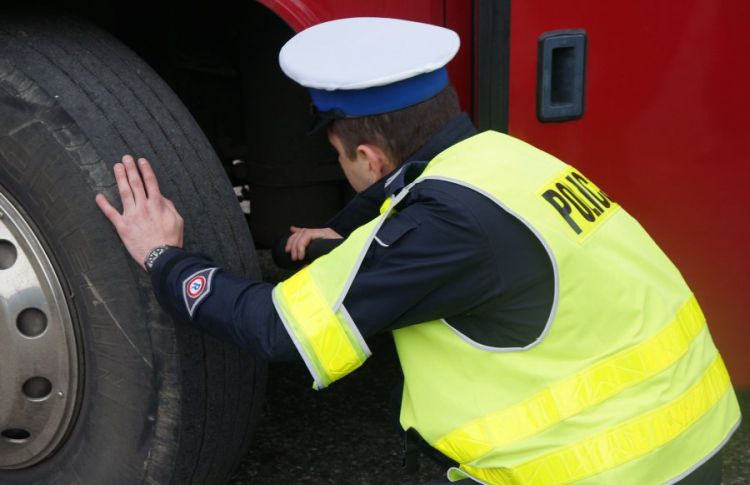 Kontrole autokarów podczas ferii zimowych