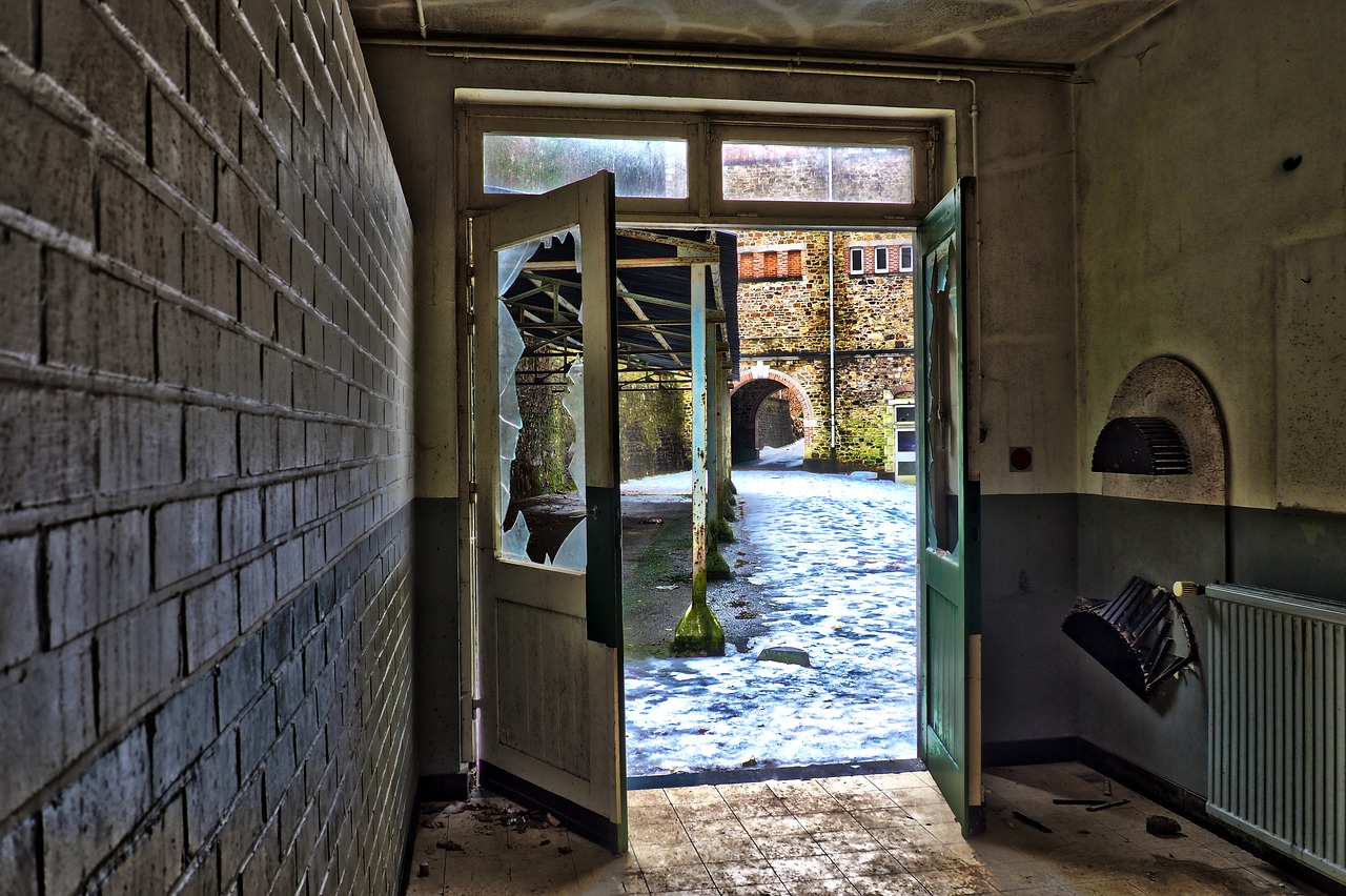 Zdążyć z pomocą - kontrole pustostanów i apel policjantów