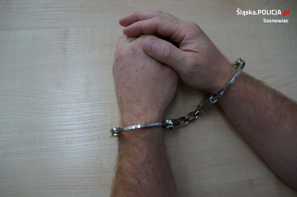 Pijany mężczyzna chciał przekupić policjantów