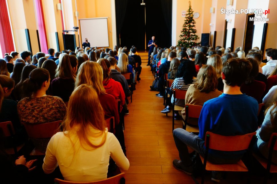 Mikołowscy policjanci ostrzegali młodzież przed dopalaczami