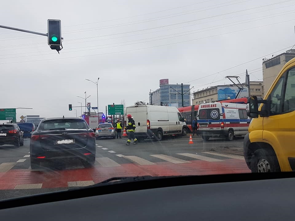 Na skrzyżowaniu ulic Chorzowskiej i Stęślickiego doszło do groźnej kolizji