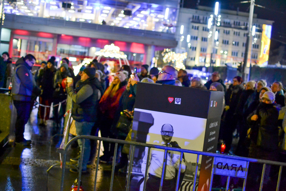 Murem za Owsiakiem - protest wsparcia na Rynku 18