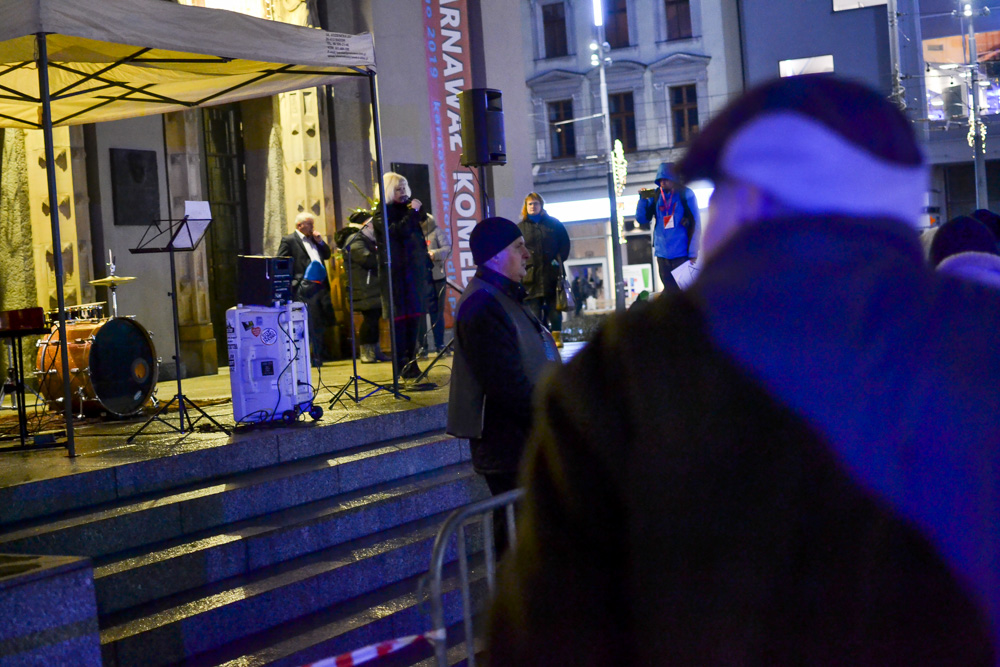 Murem za Owsiakiem - protest wsparcia na Rynku 21