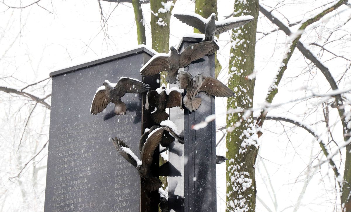 13 lat od zawalenia hali MTK. Władze województwa uczciły pamięć ofiar