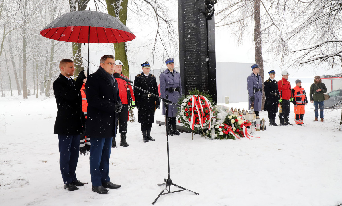 13 lat od zawalenia hali MTK. Władze województwa uczciły pamięć ofiar