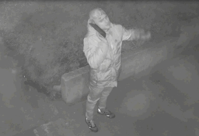 Podejrzany o rozbój i kradzież torebek. Rozpoznajesz go?