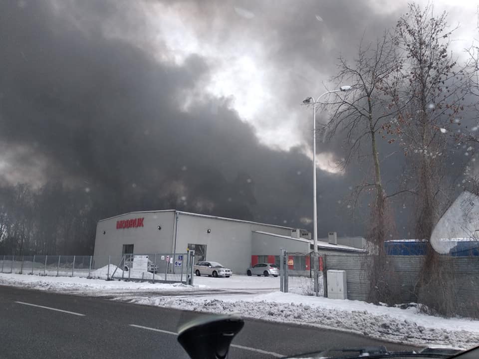 Pożar stacji recyklingowej przy ul. Szybowej