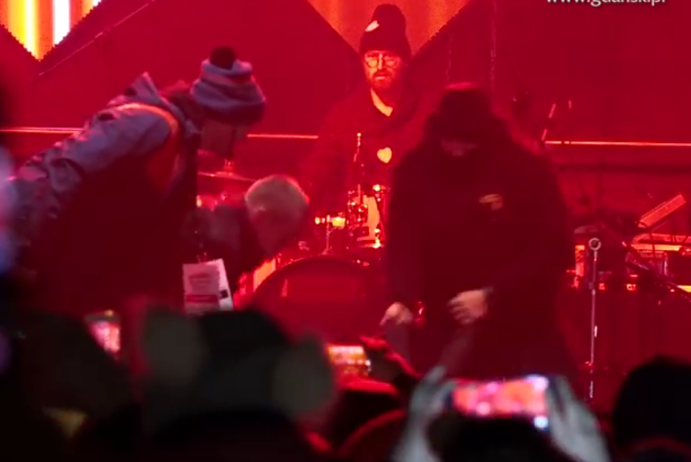 Prezydent Gdańska dźgnięty nożem na WOŚP - Paweł Adamowicz nie żyje!