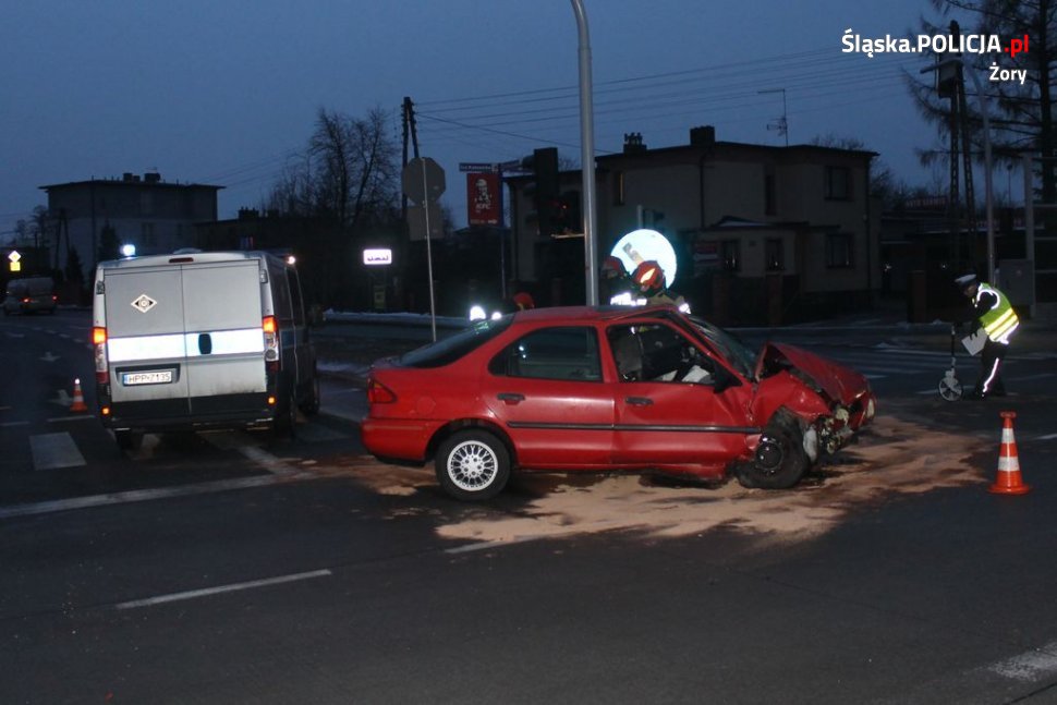 Zderzenie Audi z Fordem na skrzyżowaniu DK-81 z ul. Pszczyńską