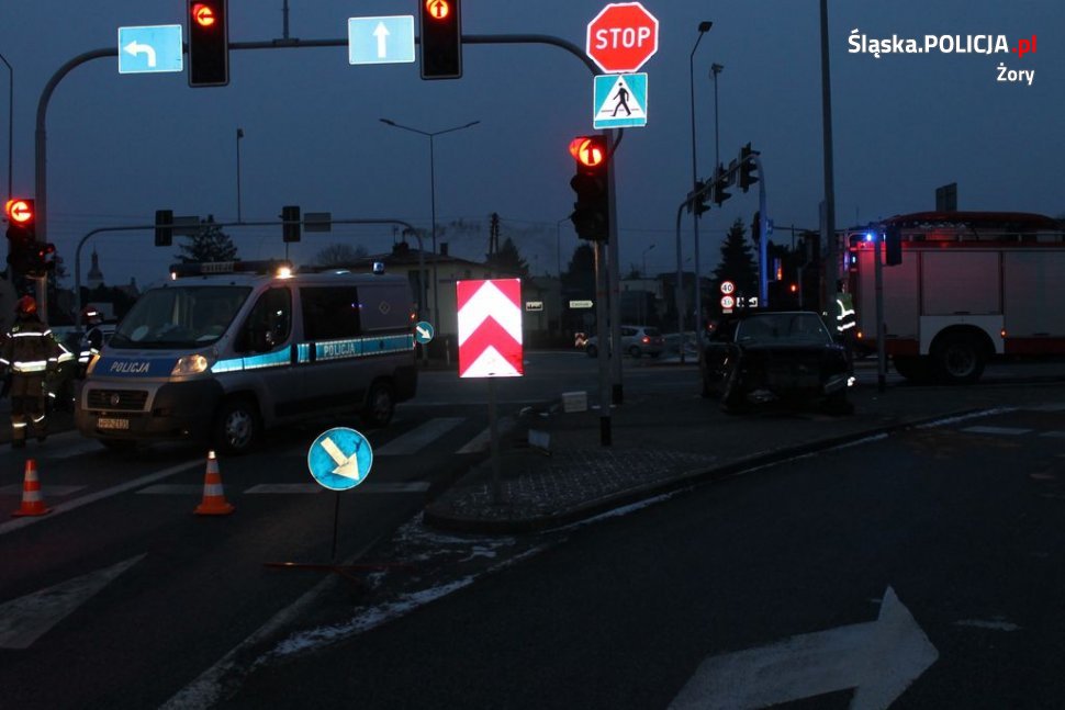 Zderzenie Audi z Fordem na skrzyżowaniu DK-81 z ul. Pszczyńską