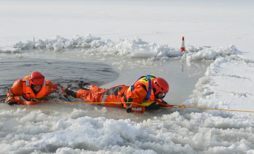 Strażacy z Rudy Śląskiej przeprowadzili ćwiczenia z zakresu ratownictwa lodowego