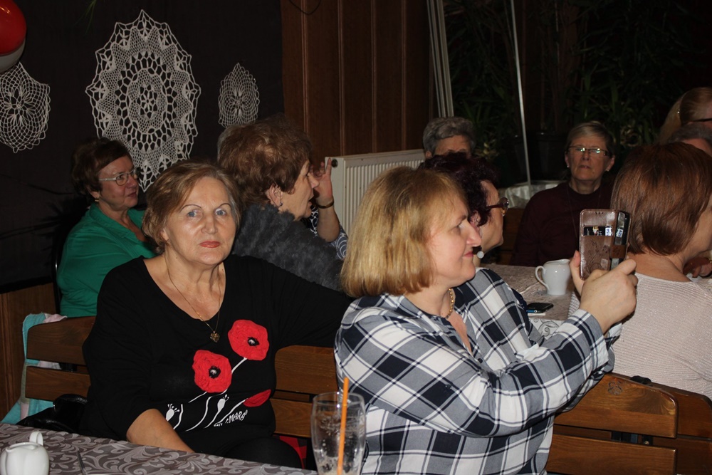 Babskie Klachy na Ficinusie 19