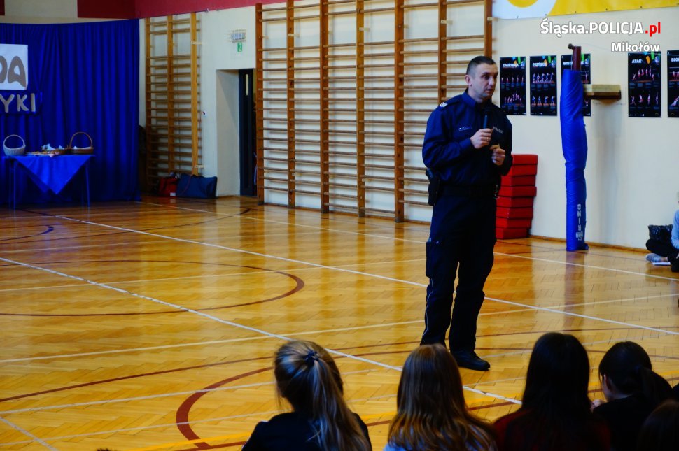Mikołowscy policjanci na "Dniu Twórczej Profilaktyki" w Zawadzie