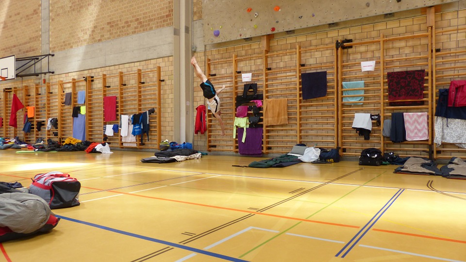 Nowoczesny design pod stopami. 3 powody, dla których warto położyć posadzkę betonową