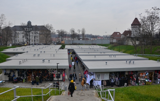 Targowisko Miejskie "Pod Ratuszem" dysponuje wolnymi powierzchniami handlowymi