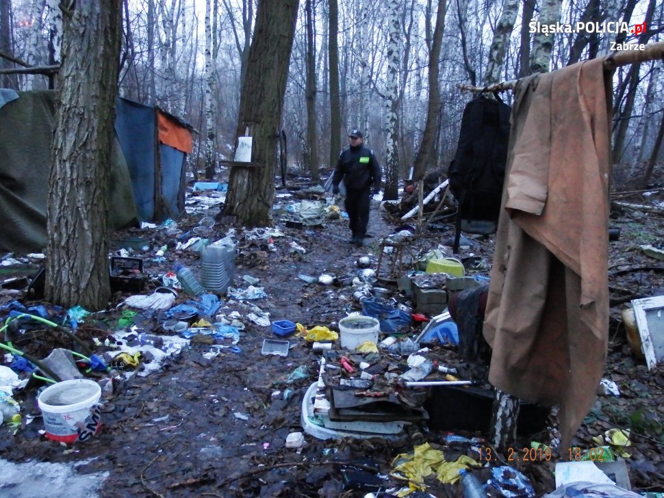 Pracownicy socjalni wraz z mundurowymi liczyli osoby bezdomne w Zabrzu