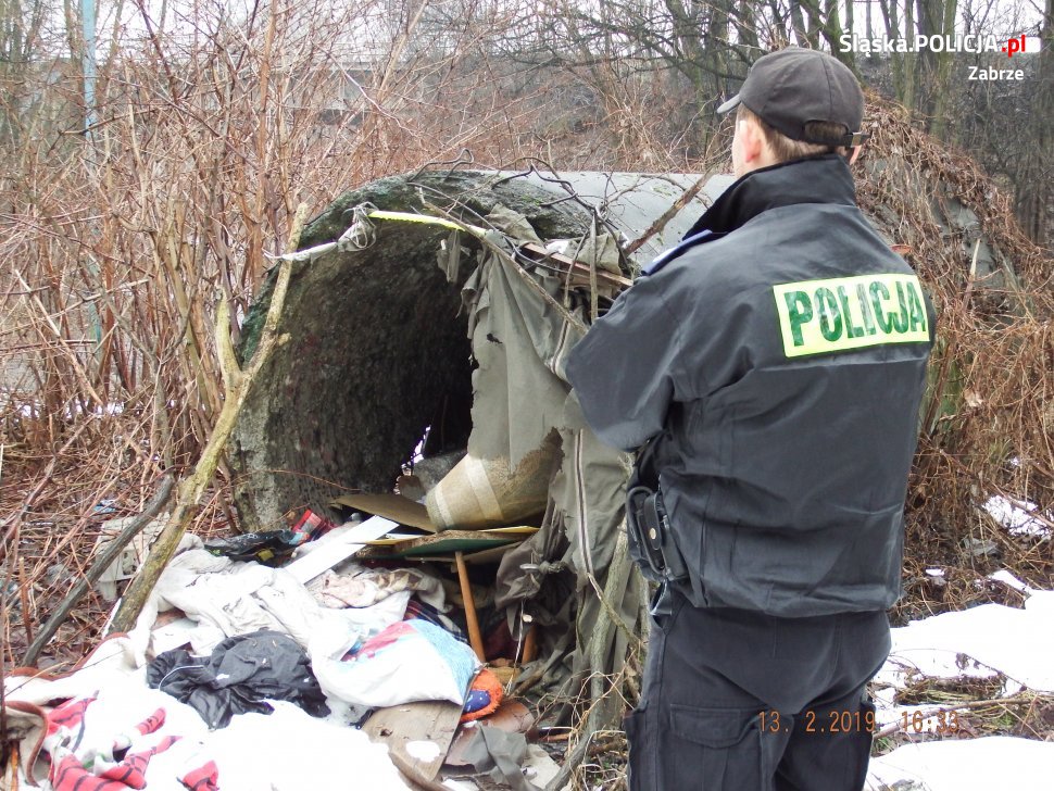 Pracownicy socjalni wraz z mundurowymi liczyli osoby bezdomne w Zabrzu