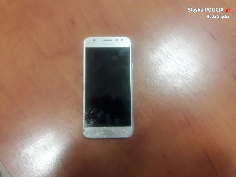 Zgubiłeś telefon? Dzielnicowy z rudzkiej "jedynki" szuka właściciela telefonu