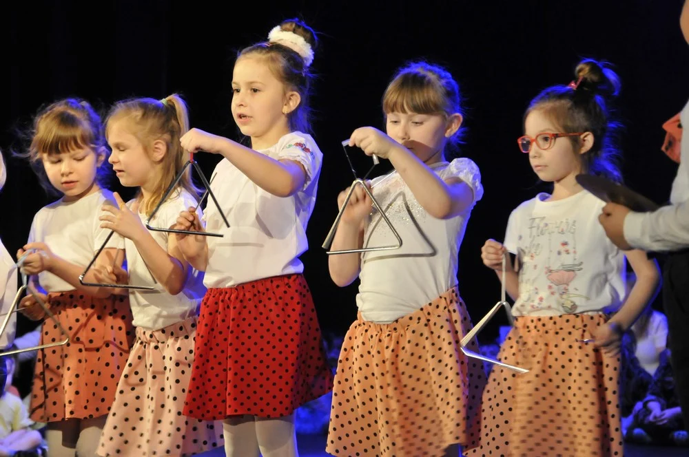 Za nami Rewia Przedszkolaków z Bajkowej Krainy - dzieci wystąpiły dla rodziców