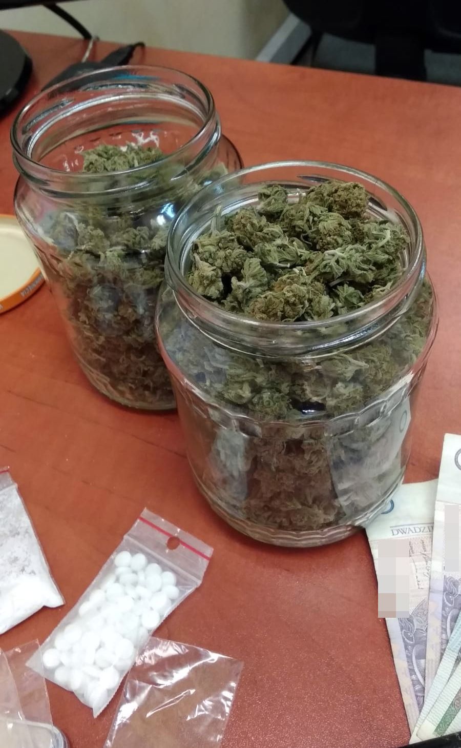 Kryminalni zabezpieczyli blisko 6,5 tys. porcji narkotyków