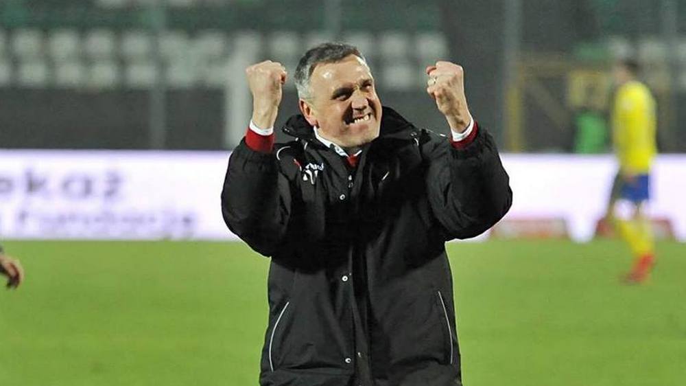 Trener Zagłębia Sosnowiec znów będzie ukarany? Podczas meczu z Koroną używał radia