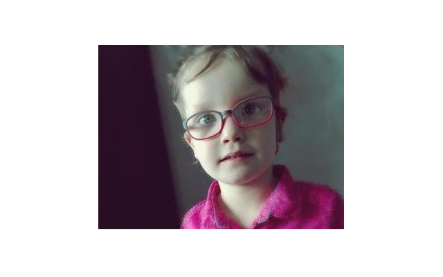 Aby mogła normalnie funkcjonować, musi zacząć mówić. Pomóż małej Lence z Sosnowca!